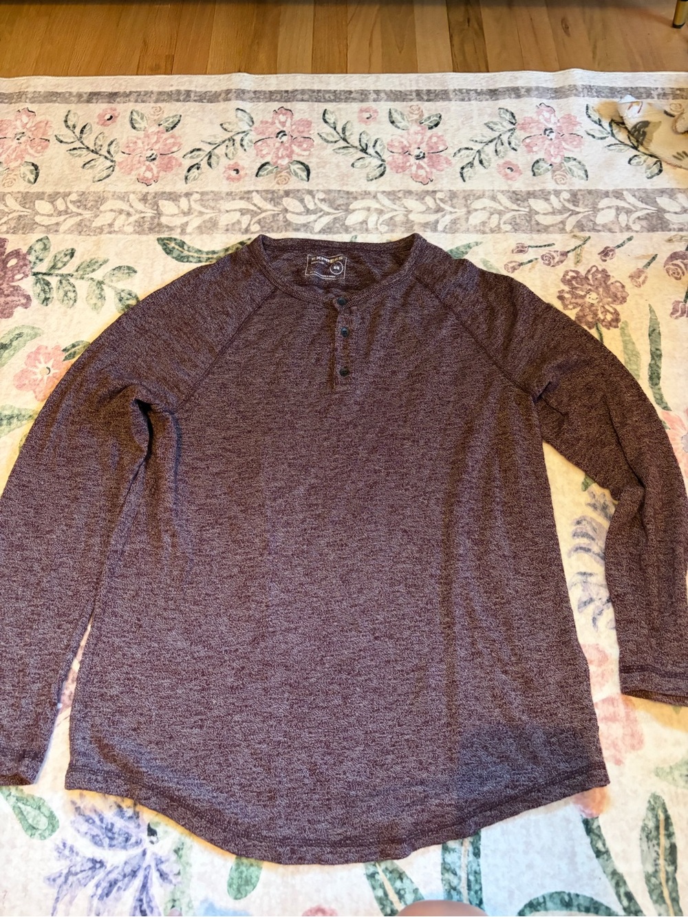 Express Men's Long-Sleeve Henley in Maroon Heather